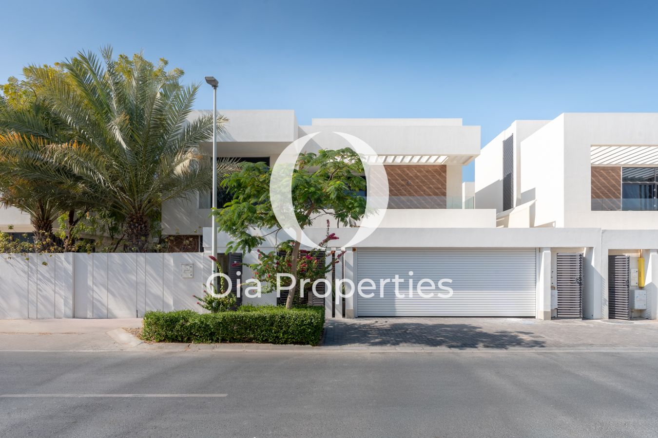 Best Price ! Luxury 5BR Villa + Private Garden | Ready to Move