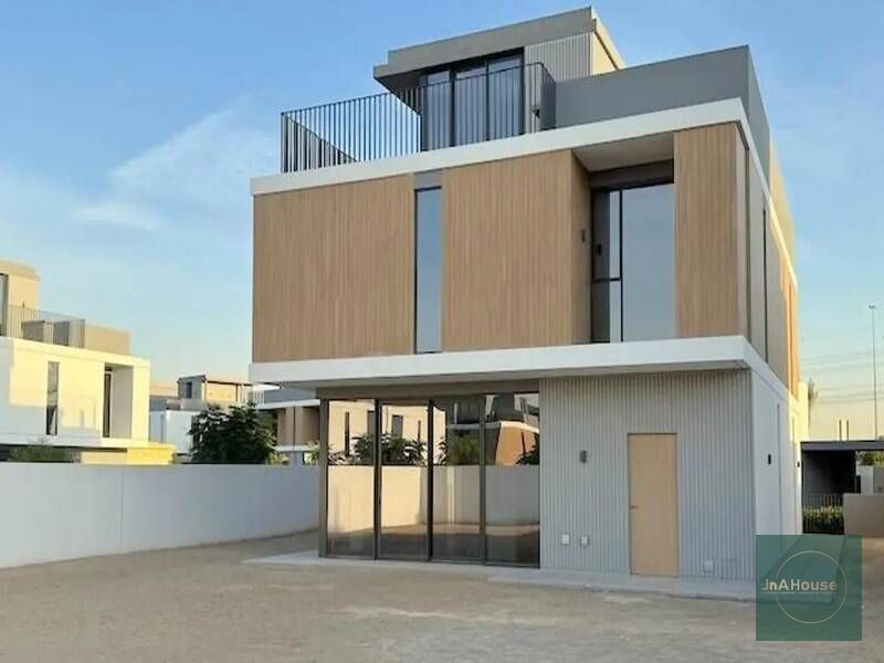 Luxurious 5-BR | Luxury Villa | Well Maintained