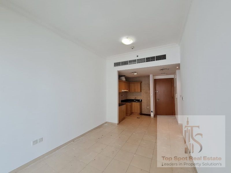 Spacious apartment | Prime Location | Bright Layout