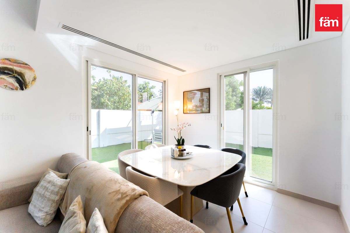 Modern 4 Bedroom |Townhouse | Private Garden
