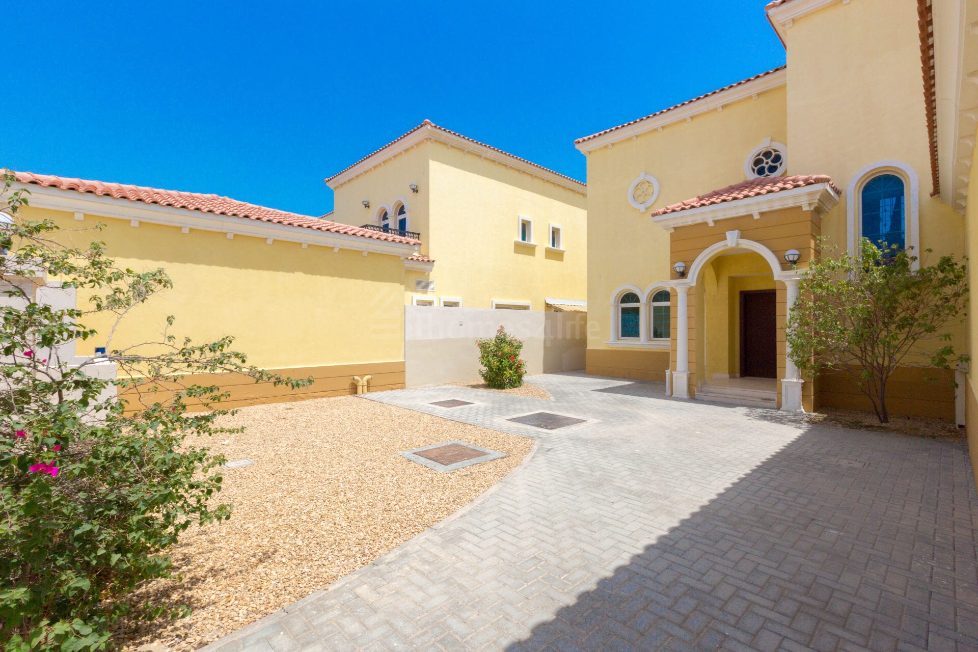 QUIET LOCATION | HUGE PLOT | JUMEIRAH PARK VILLA