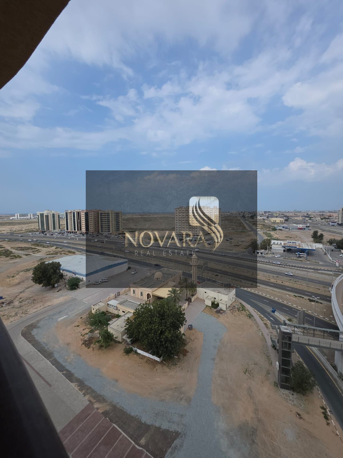 Apartment for Annual Rent in Umm Al Quwain – 1 Bedroom and Hall with Balcony – On King Faisal Street – Free Parking