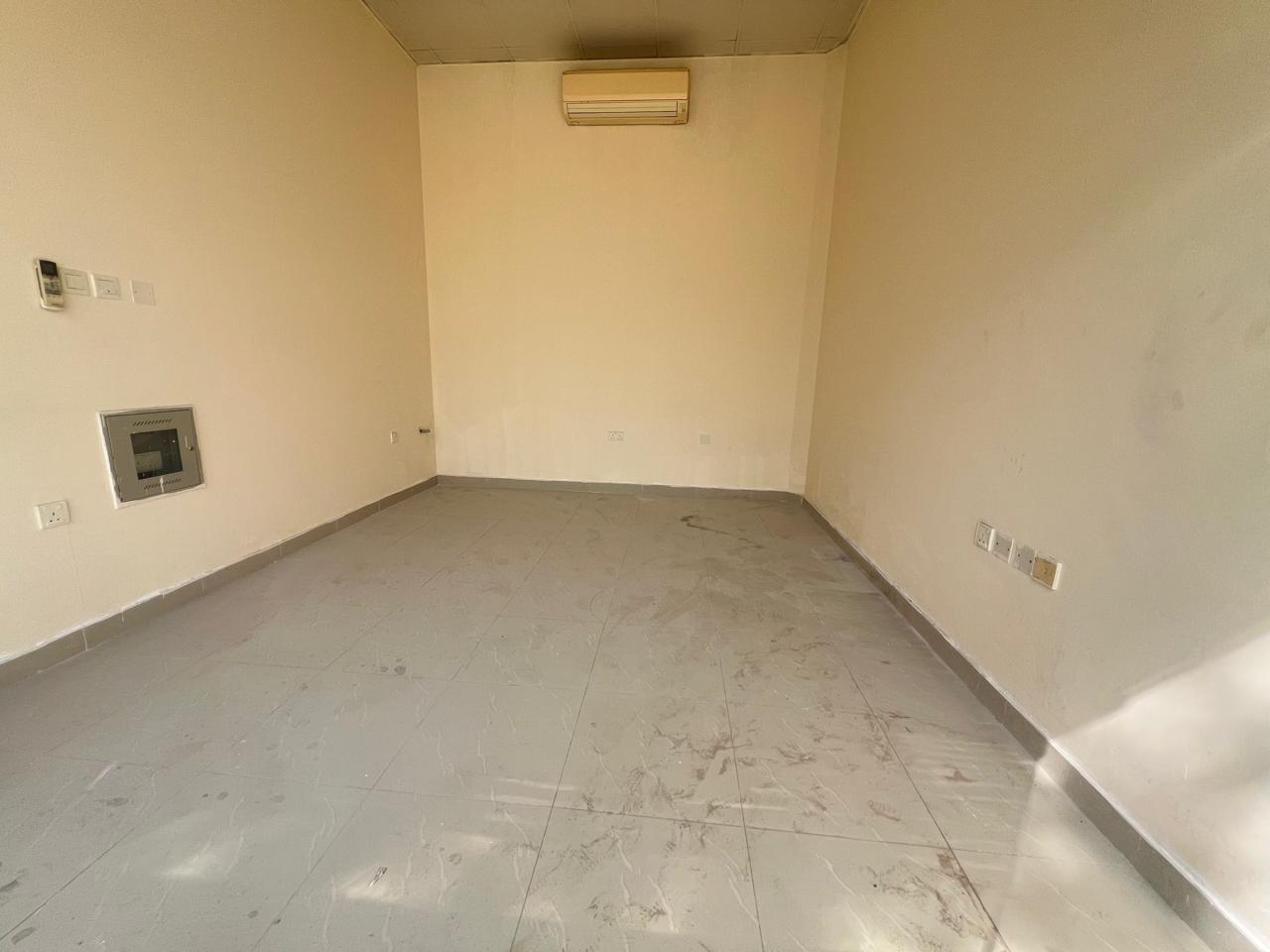 Ready to Move Near to thumbay hospital Rent 20k