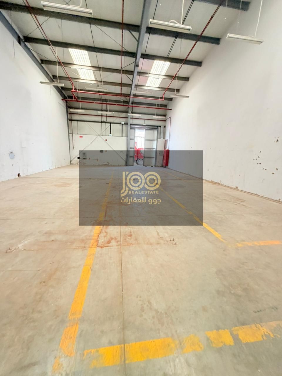 Prime location, vibrant, close to main roads / Electricity 20