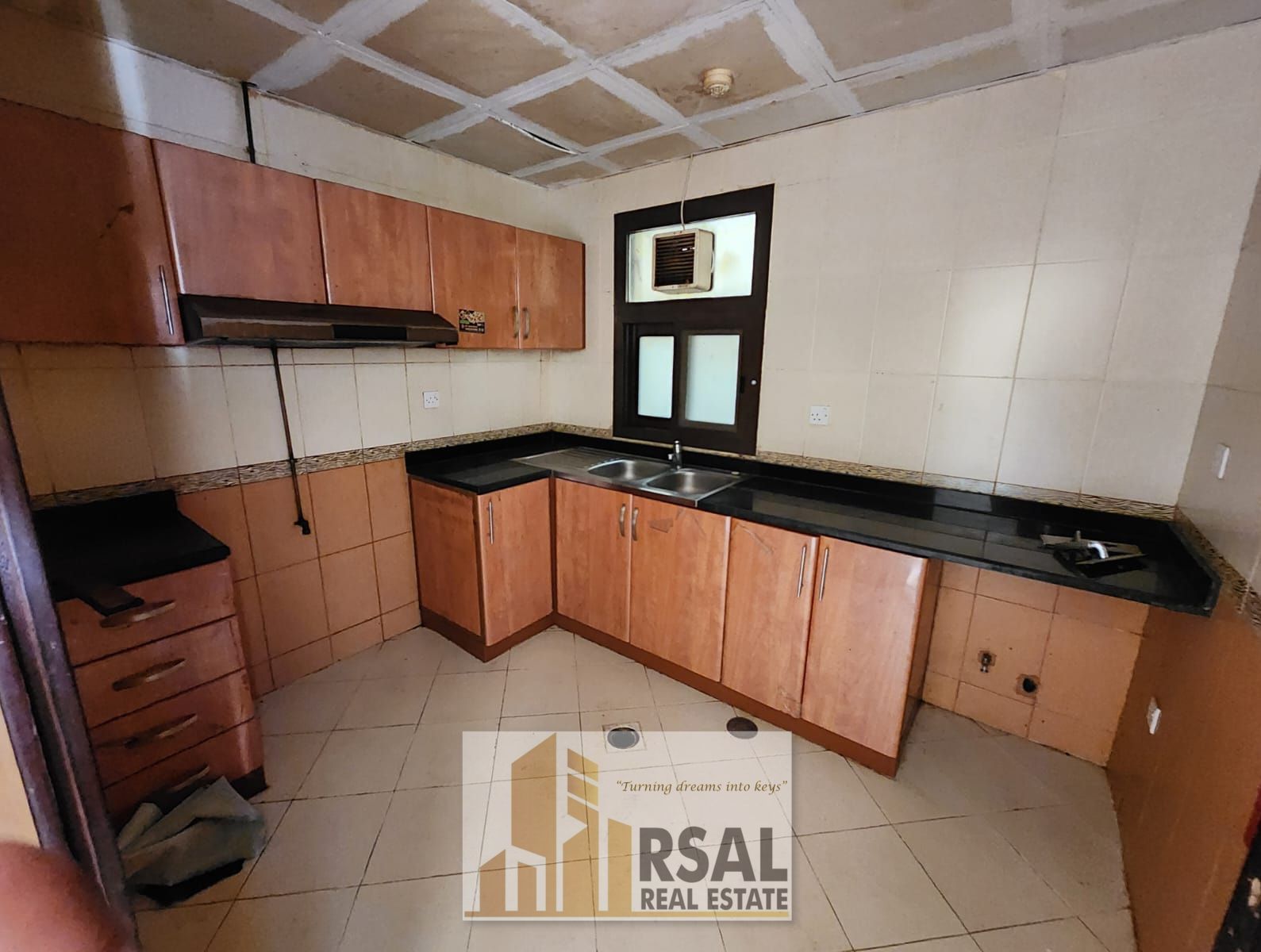 Specious 1BHK With 2Bathroom/Family Building/Near Lulu Shopping Center