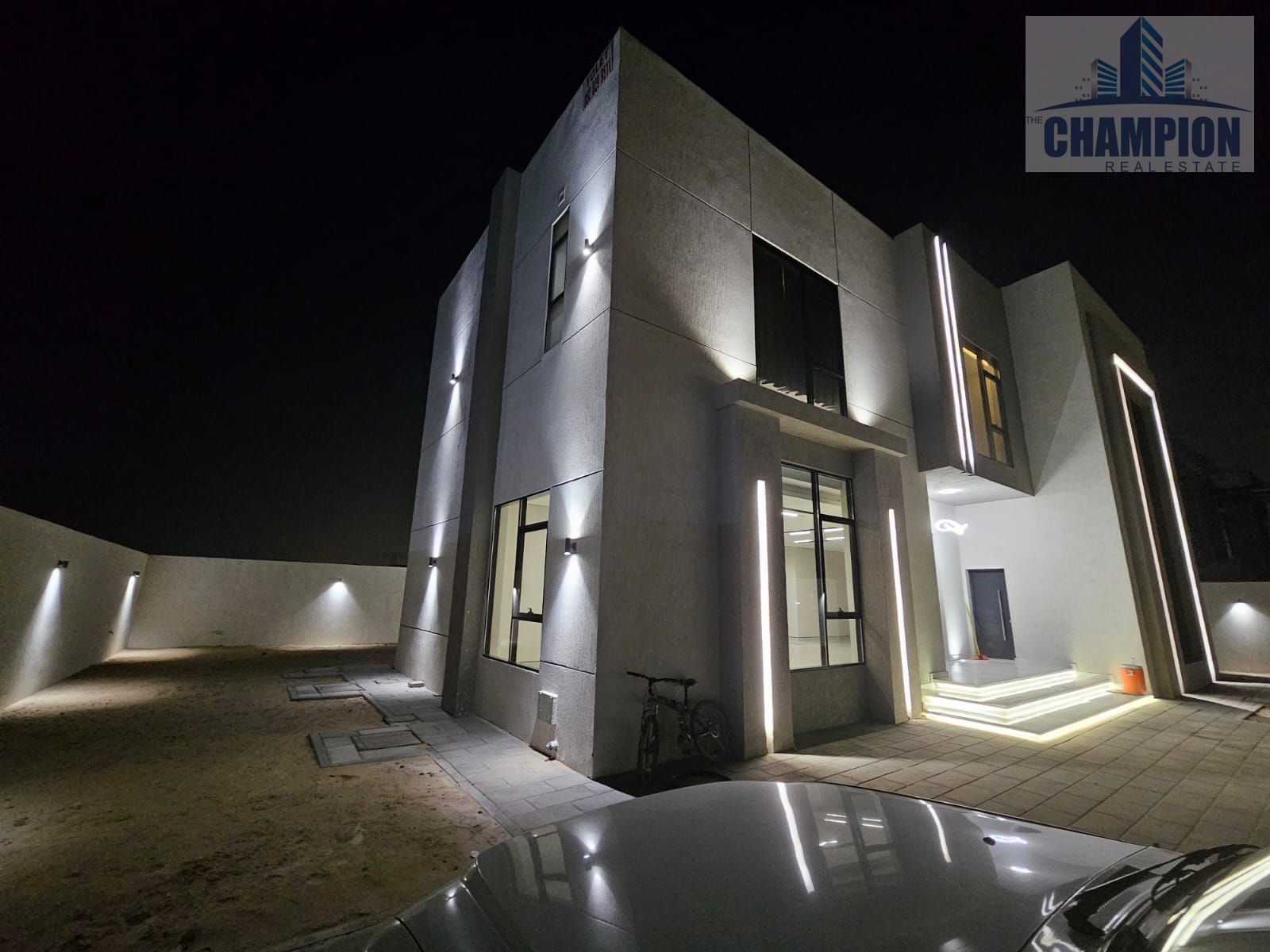 Luxurious 5BR plus maid room rent 260k