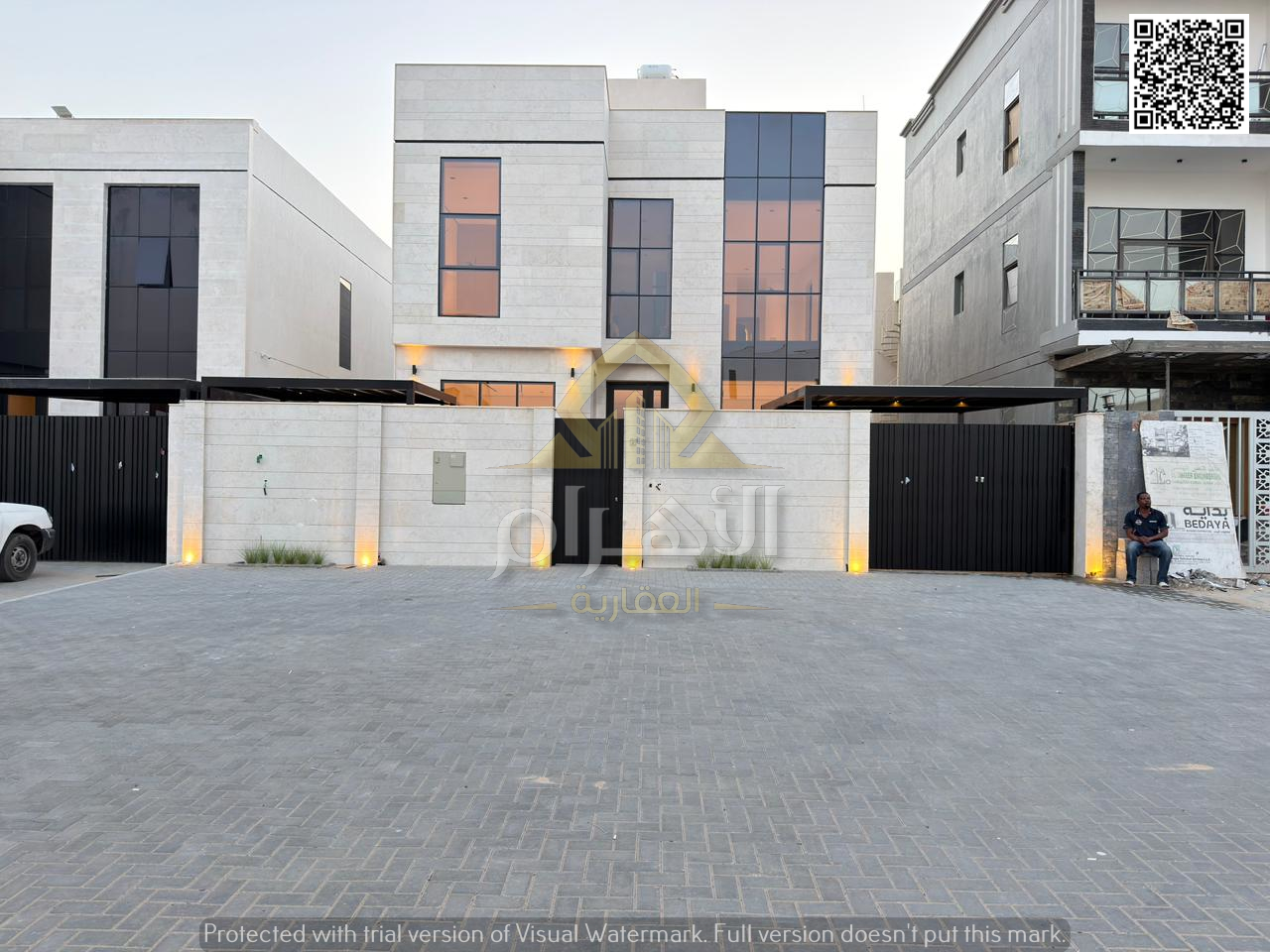 For sale: 4-bedroom villa - 2 floors and a roof - fully centrally air-conditioned - in Ajman at a bargain price. Excellent location. Freehold ownershi