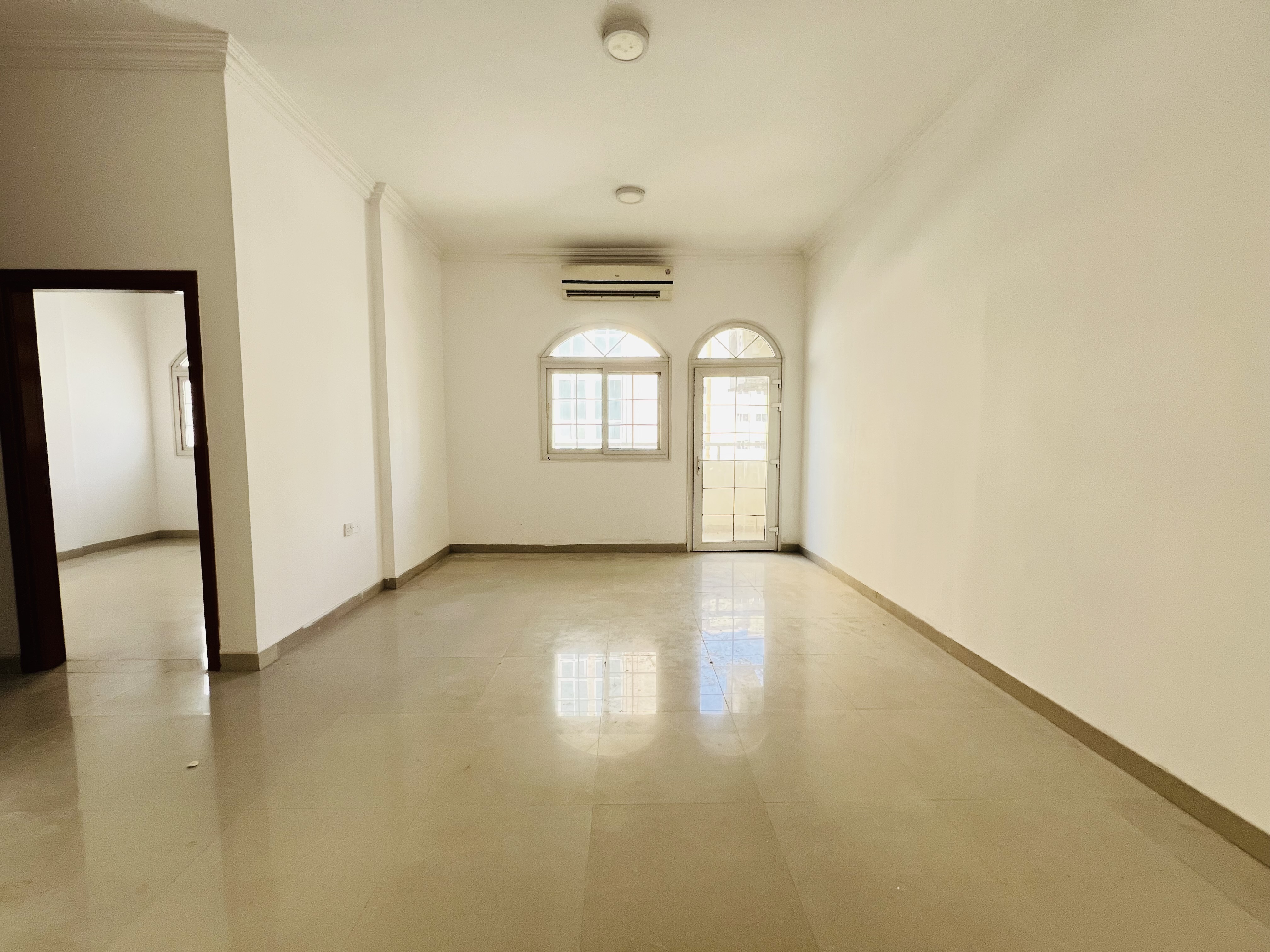 Huge offer 2bhk with balcony and close kitchen near to Madina shopping center price 42k