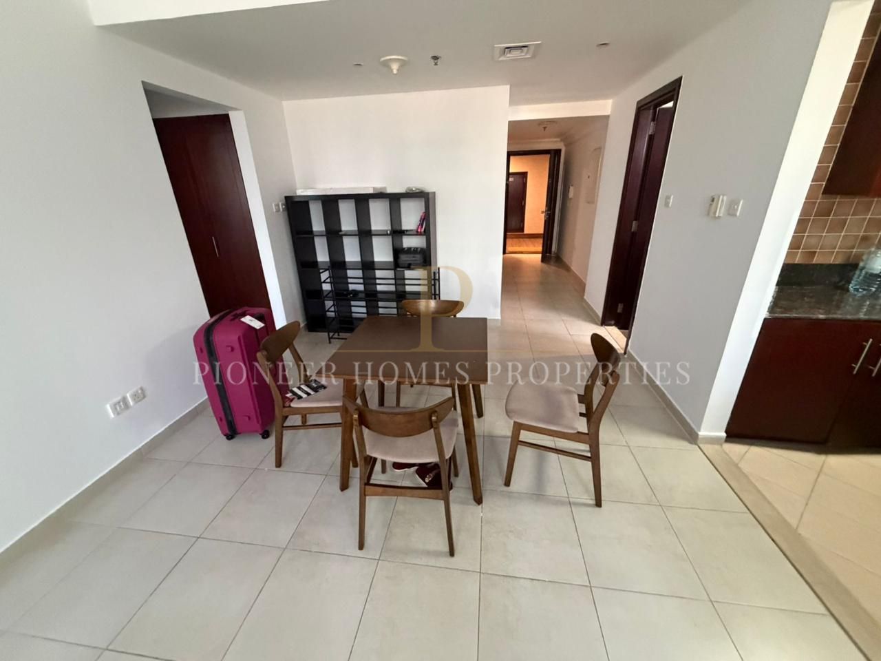 1BHK|SEMI FURNISHED| WITHOUT BALCONY|LAKE VIEW|