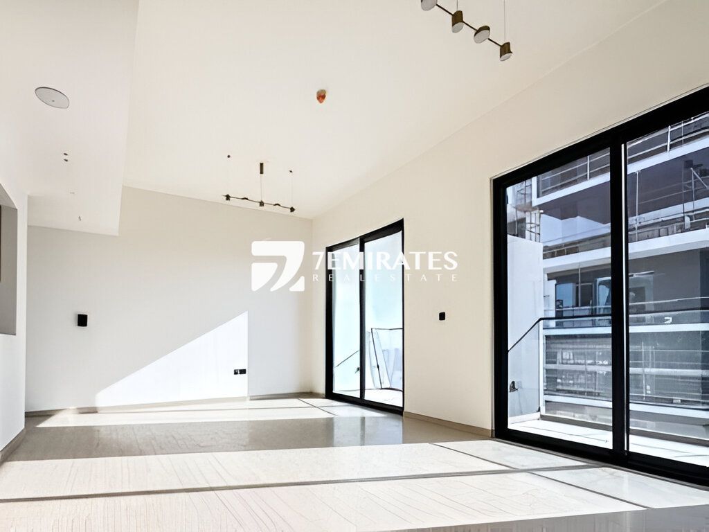 Large Layout | Mid Floor | Skyline View