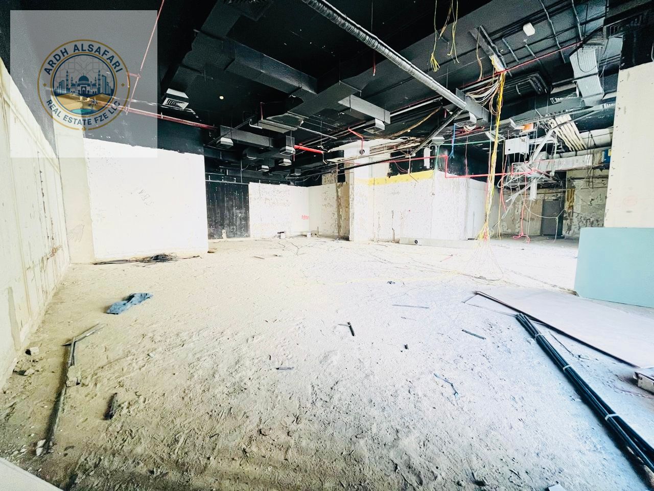 SPACIOUS SHOP // HIGH ELECTRIC POWER (190KW) // 3500 Sqft // BRIGHT LOCATION // ON ROAD // COME AND VISIT HOPE SO YOU LIKE IT
