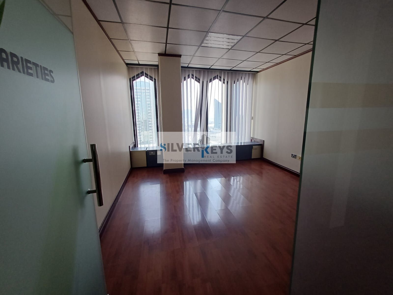 985 SQFT OFFICE | HIGH FLOOR AVAILABLE FOR RENT