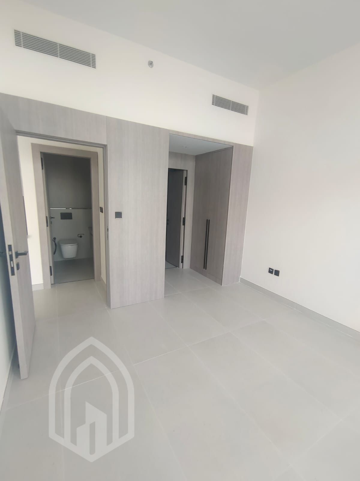 PREMIUM QUALITY I SEMI FURNISHED | READY