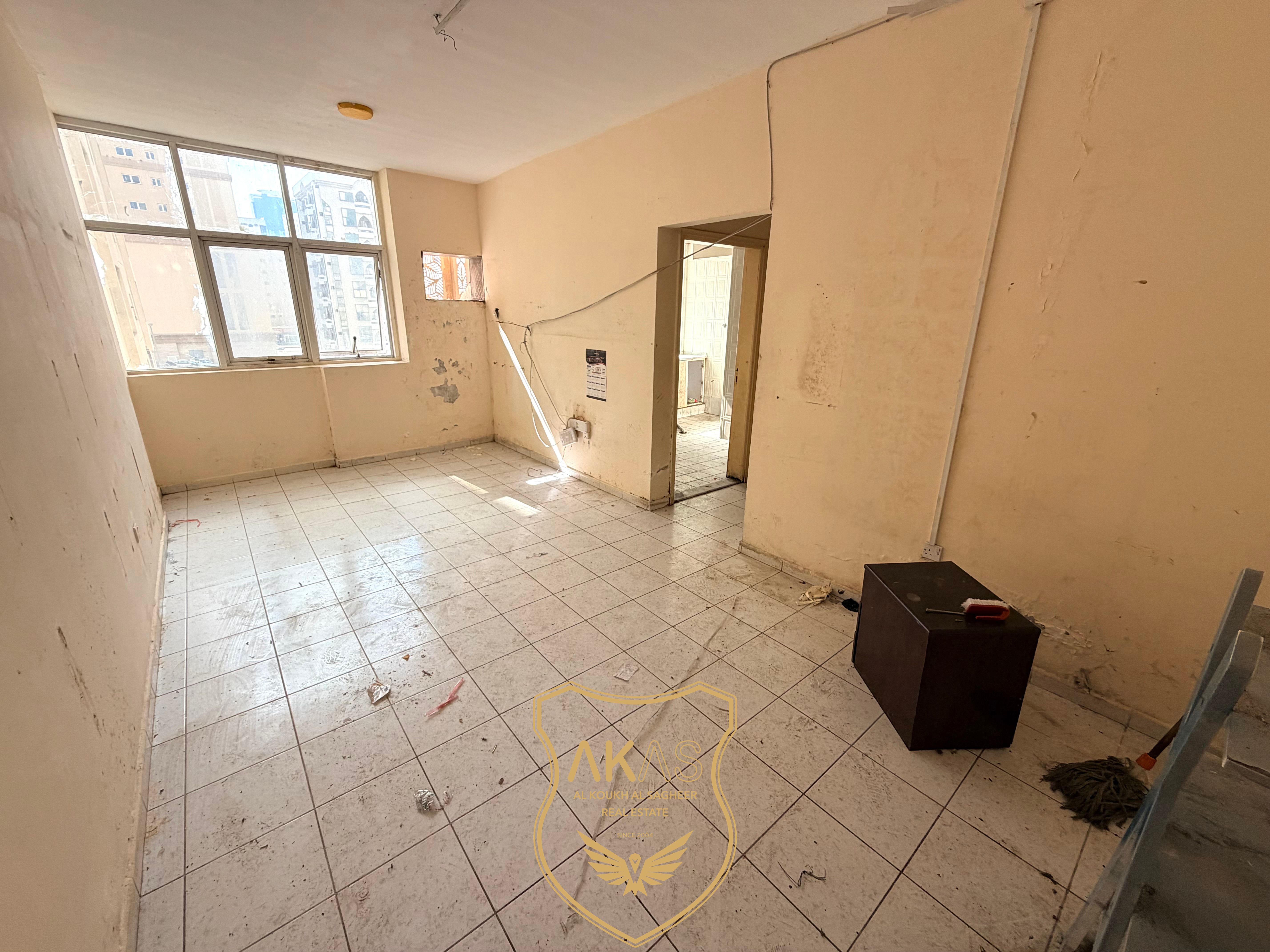 Spacious 2BHK apartment available on prime location for family just in 29999 AED