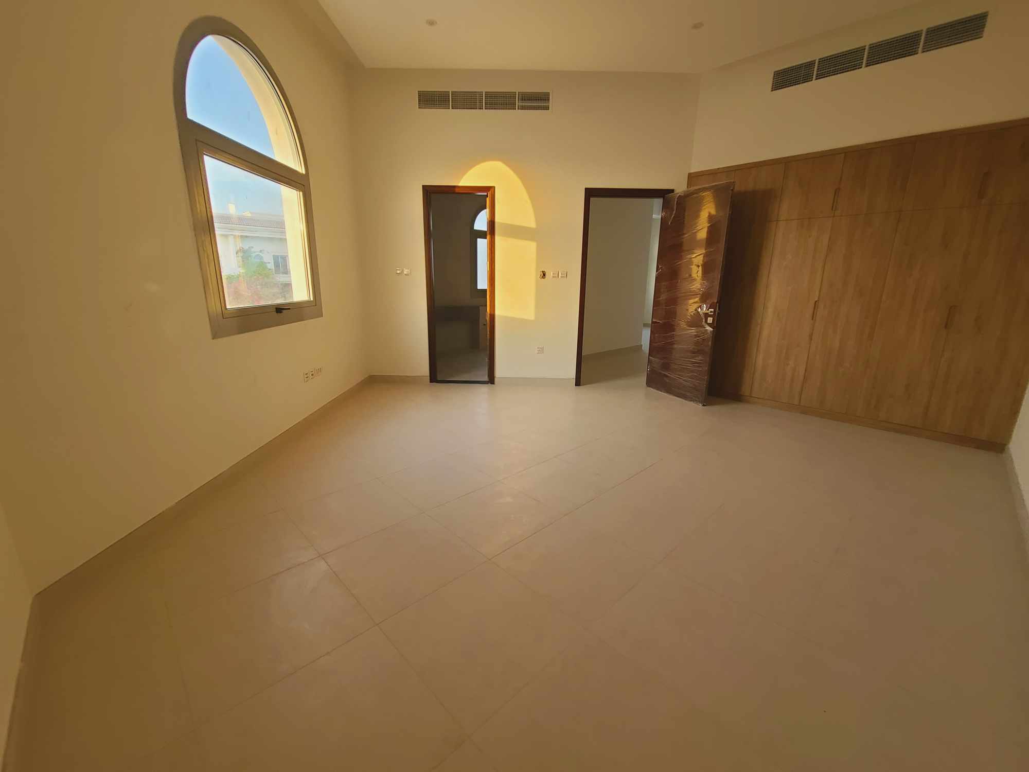 Almost New Villa Al Master Rooms Available Next To Choithram Hospital on Main road Only 260k in 4chqs (250k single chq)
