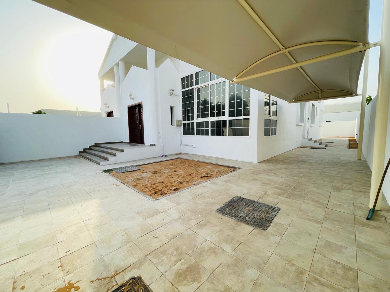 Single story / fully renovated / covered parking / specious hall