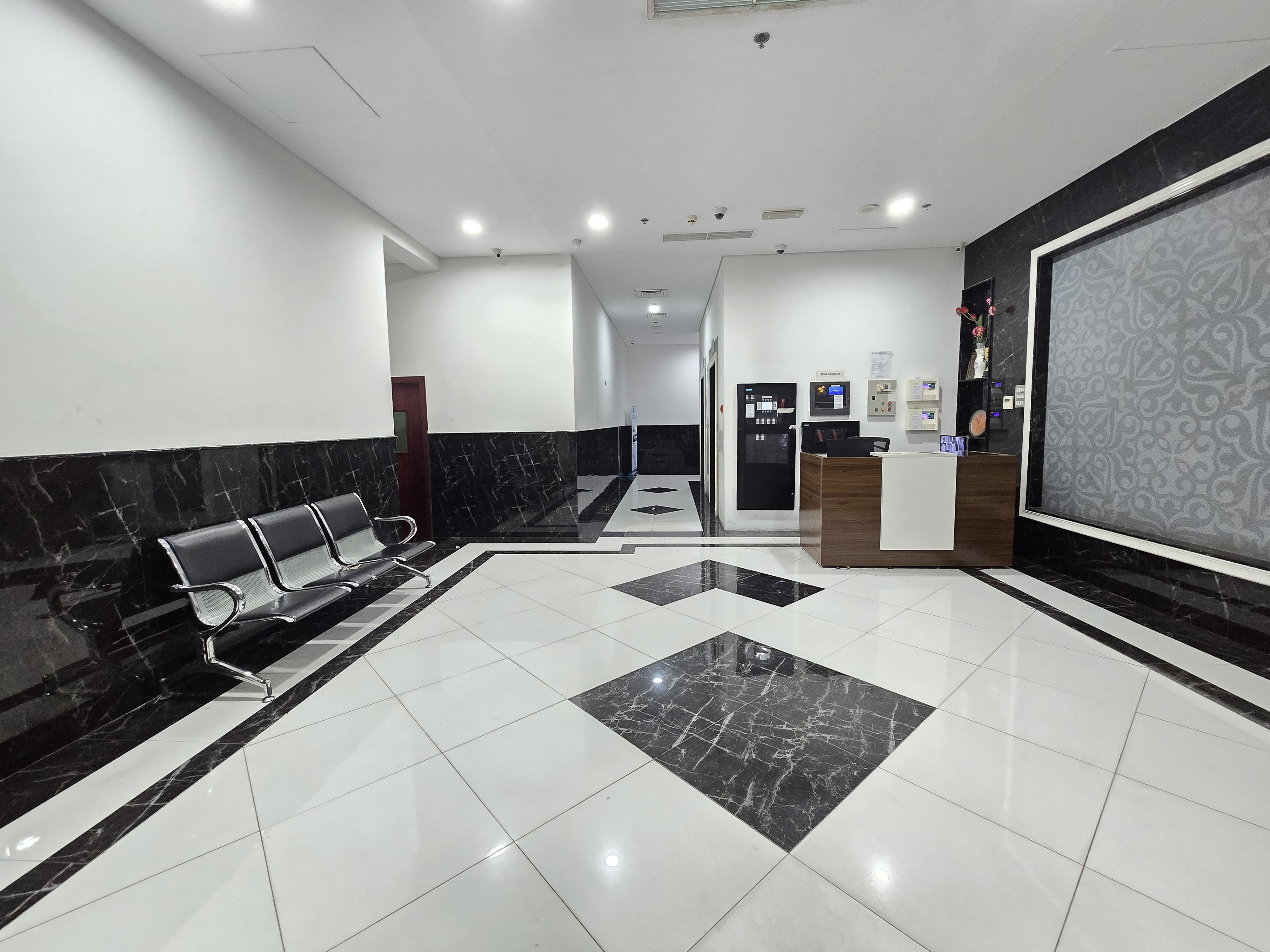 5 MINS AWAY FROM METRO BY BUS 1BHK AVAILABLE WITH ALL AMENITIES