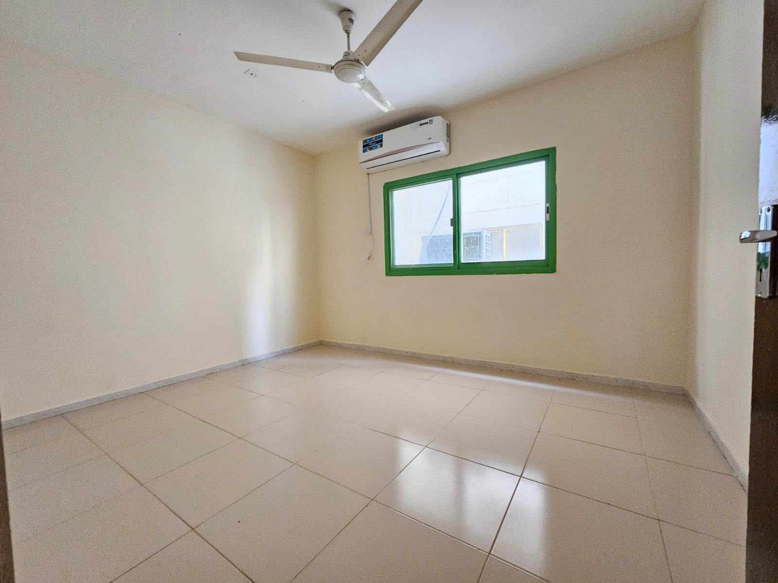 Big studio for rent in family building butina