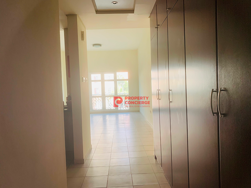 Spacious Bright Studio | Balcony | Close To Metro