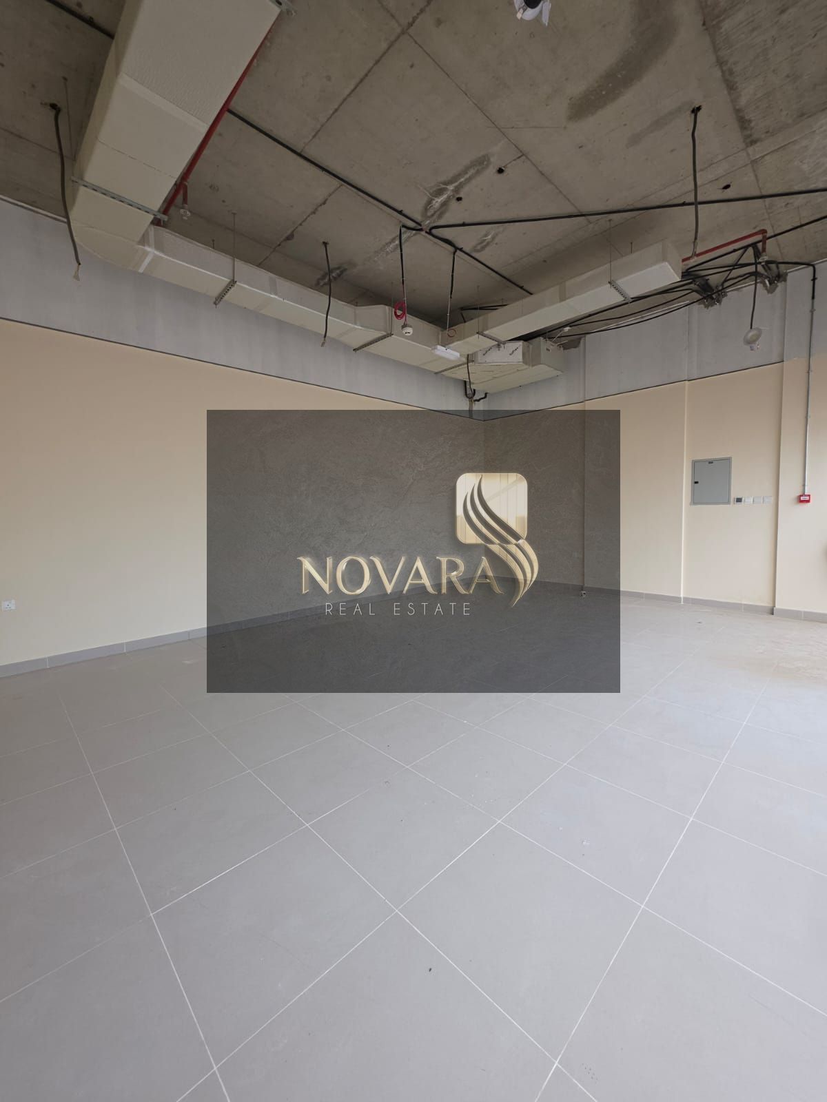 Commercial shop for rent in Umm Al Quwain on a main street, 500 sq ft with free parking, prime location, rent 31,000 dirhams.