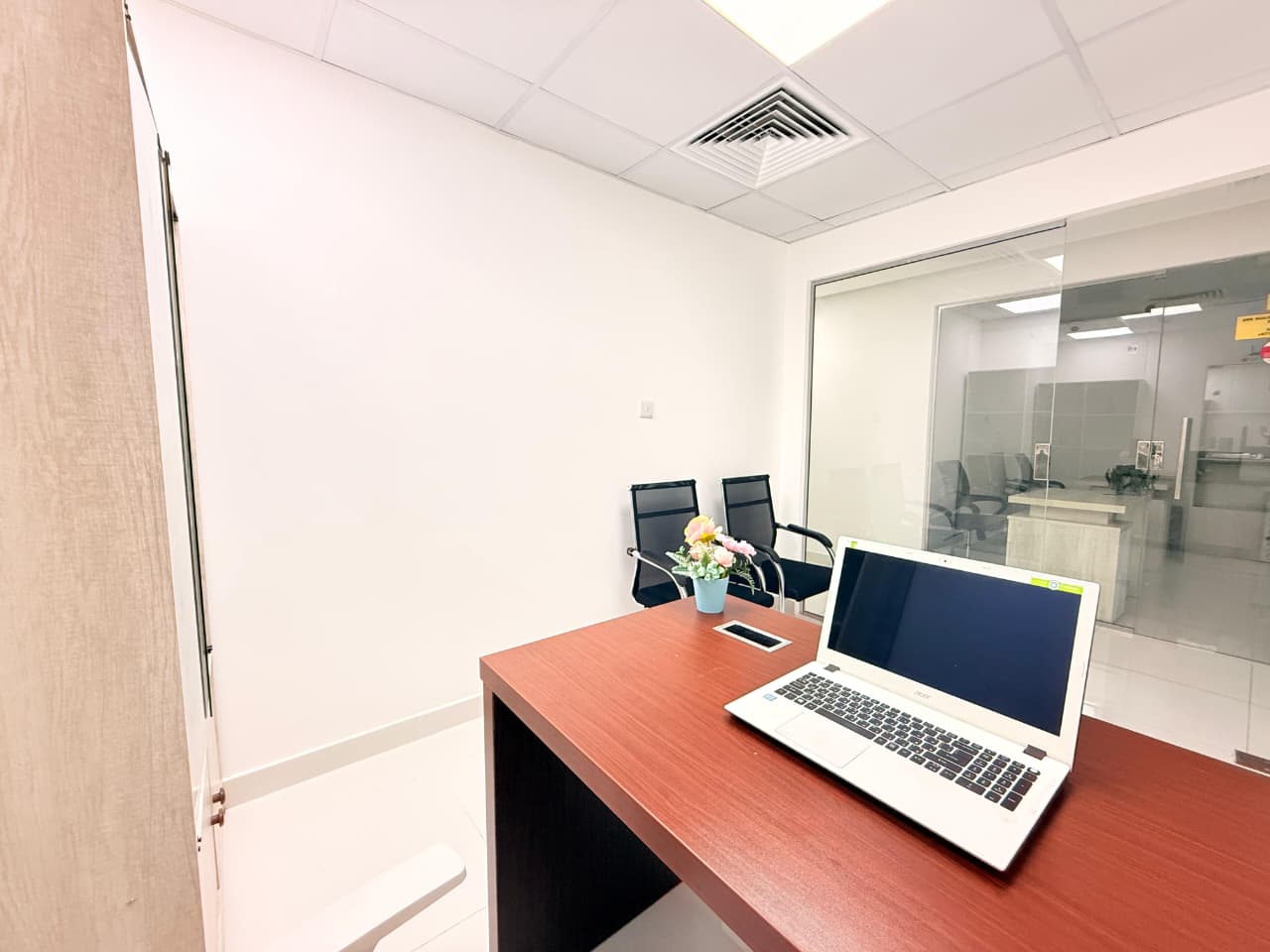 Beautiful office for rent in Dubai | Direct from Owner| Prime Location