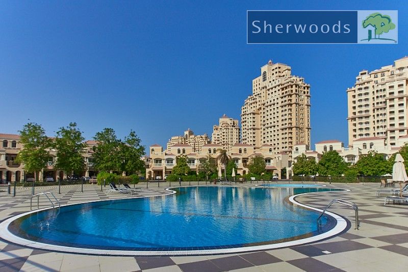 Upgraded 3 BR | Direct Pool Access – Ready to Move-In