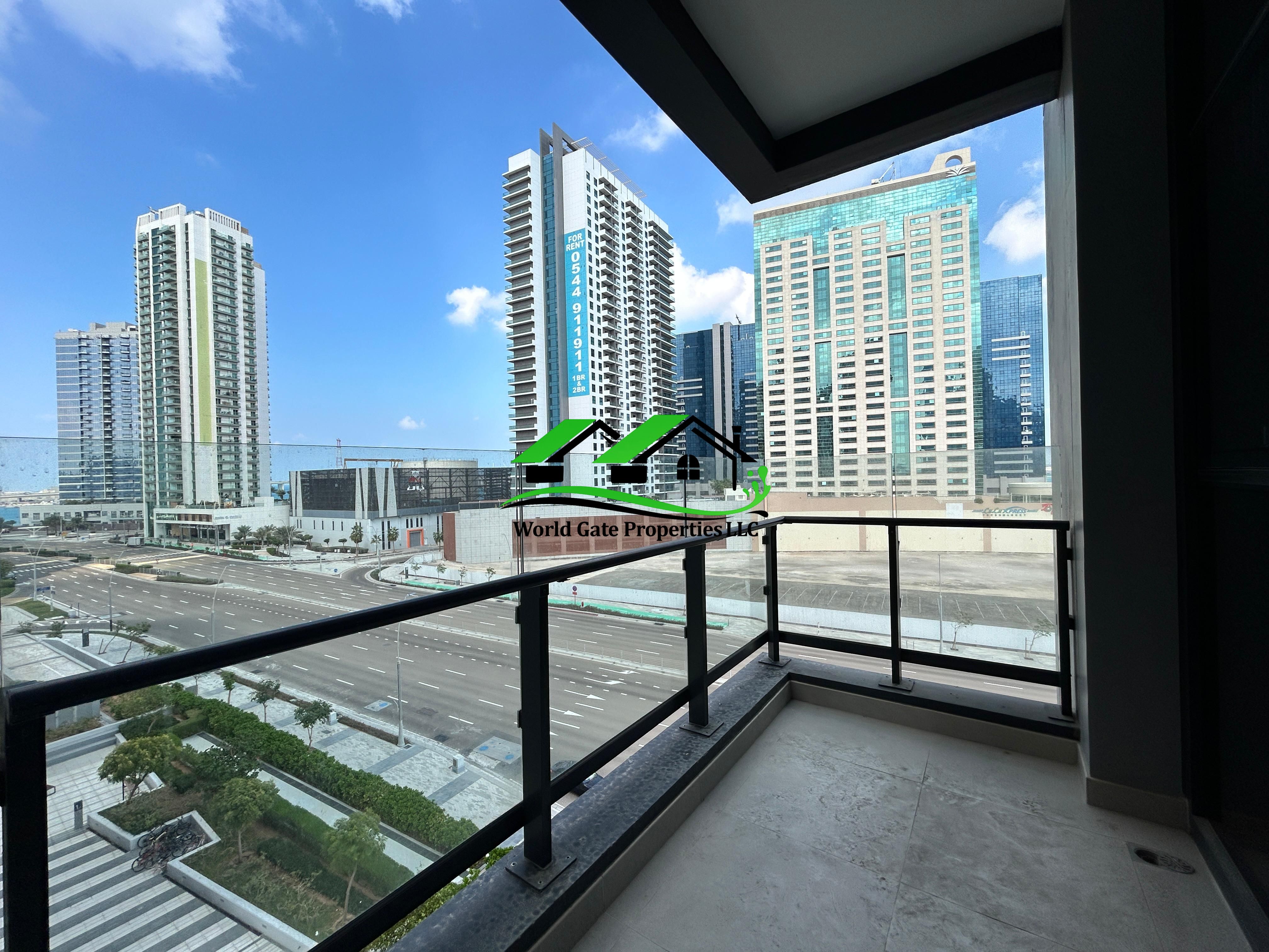 Amazing View 2 + Balcony Prime Well Maintained