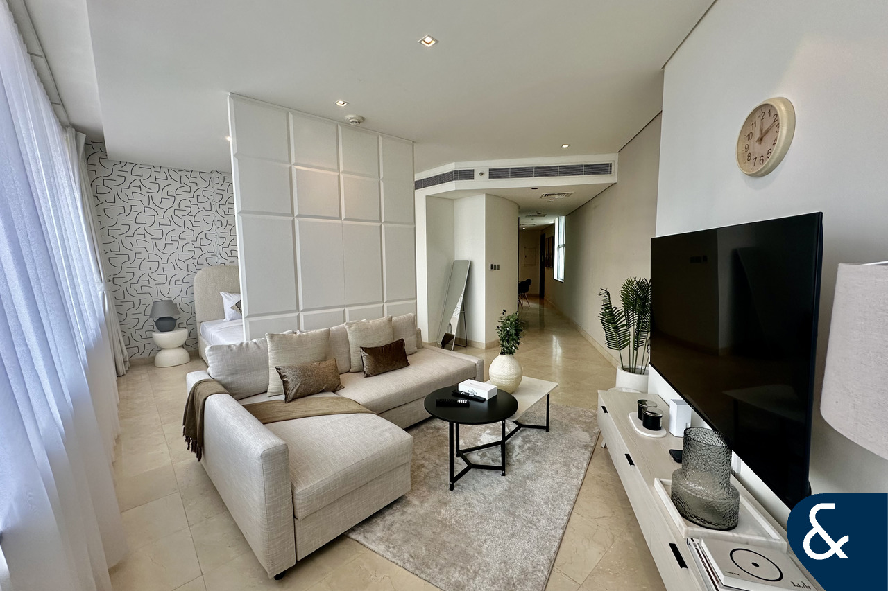 Large Low Floor Studio | Vacant | Furnished