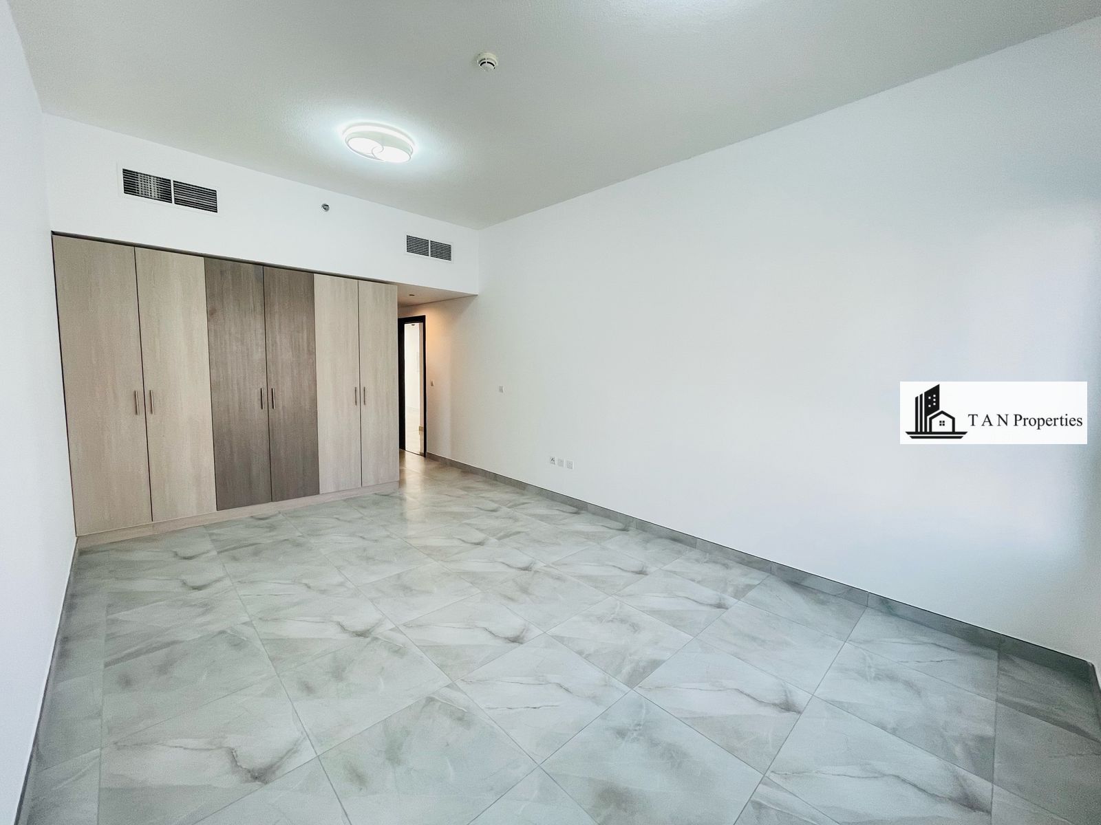 Spacious Layout | Semi Furnished | 6 Cheque's