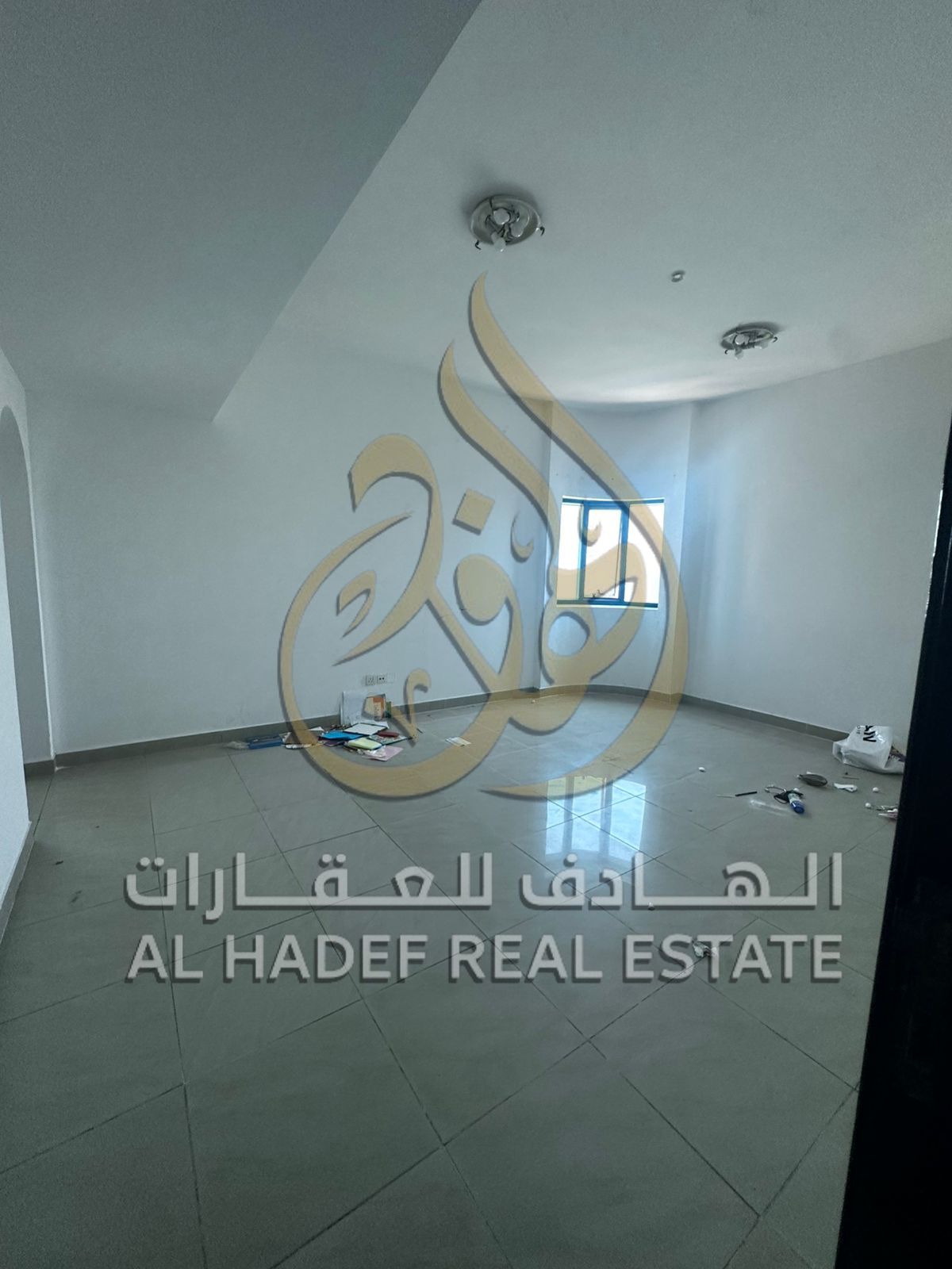 Two-bedroom apartment for rent in Al Mamzar, in a prime location on the Dubai exit, with a gym, swimming pool, tennis court, and free parking.