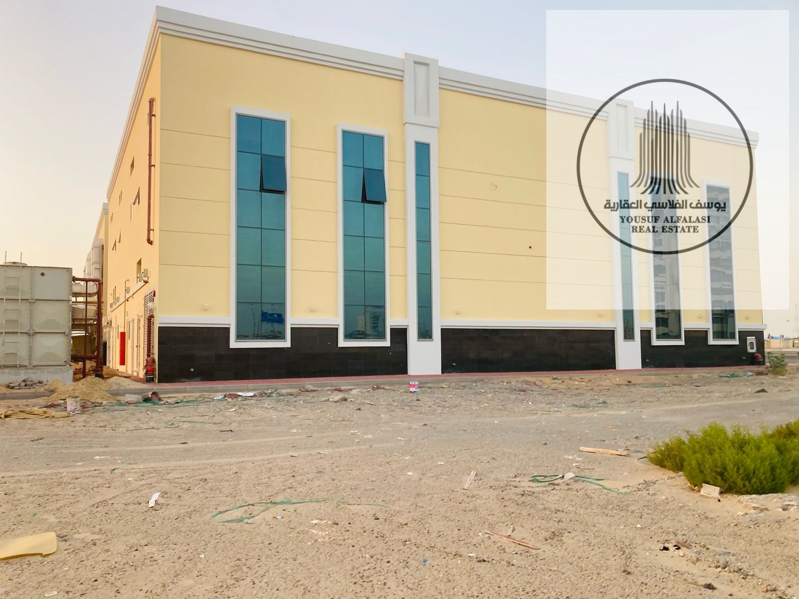 Commercial showroom on King Faisal Street. Permitted activity: Medical center or clinics only.