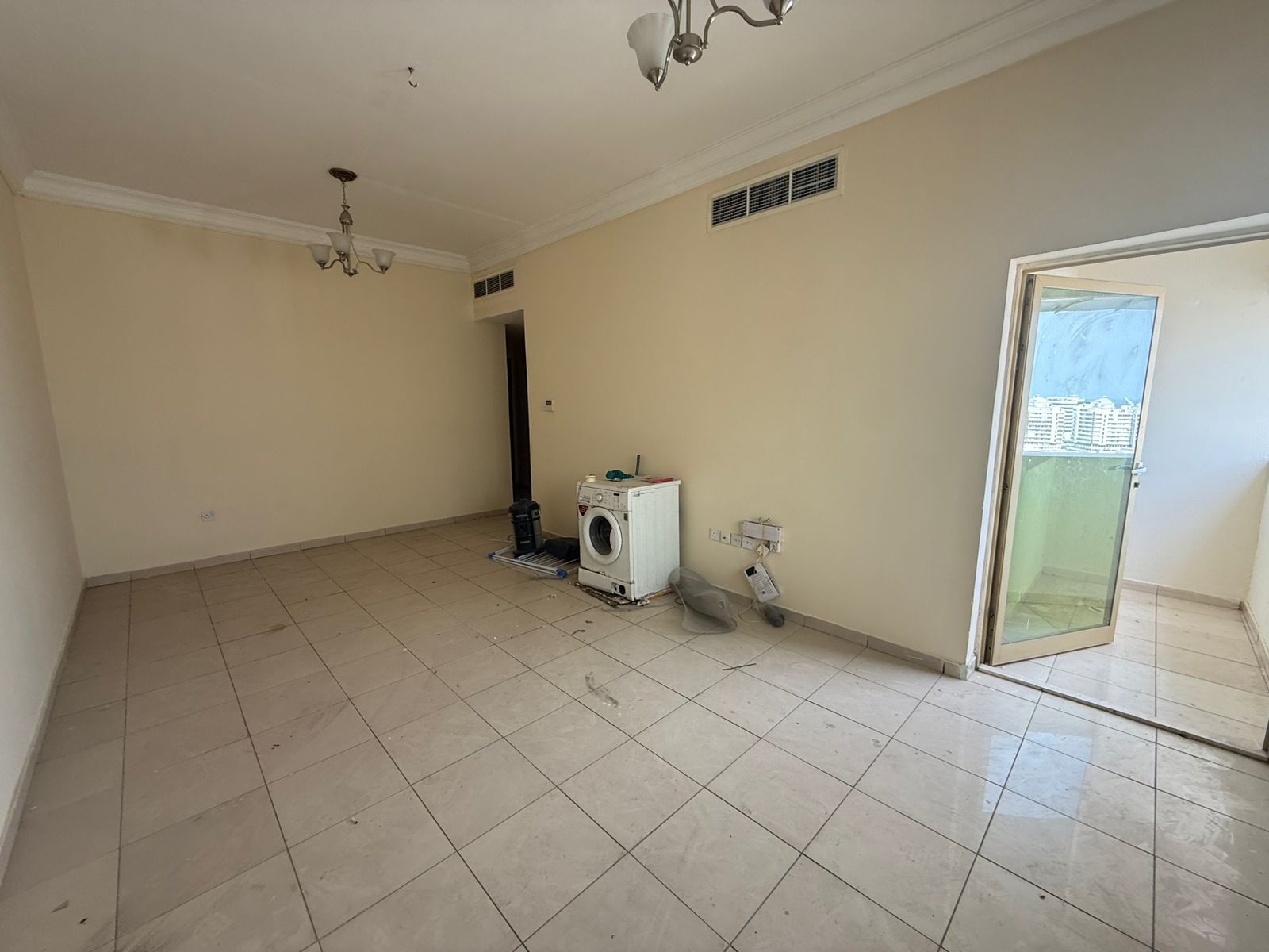 1 Bedroom + Living Room / Central AC – Balcony – Sea View – Central Gas – Very Spacious – Price: 32,899 AED – Close to All Services