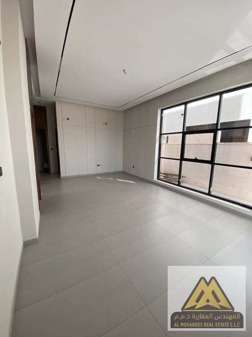 Villa for sale in Al Yasmeen area, Ajman Consisting of: * 5 master bedrooms