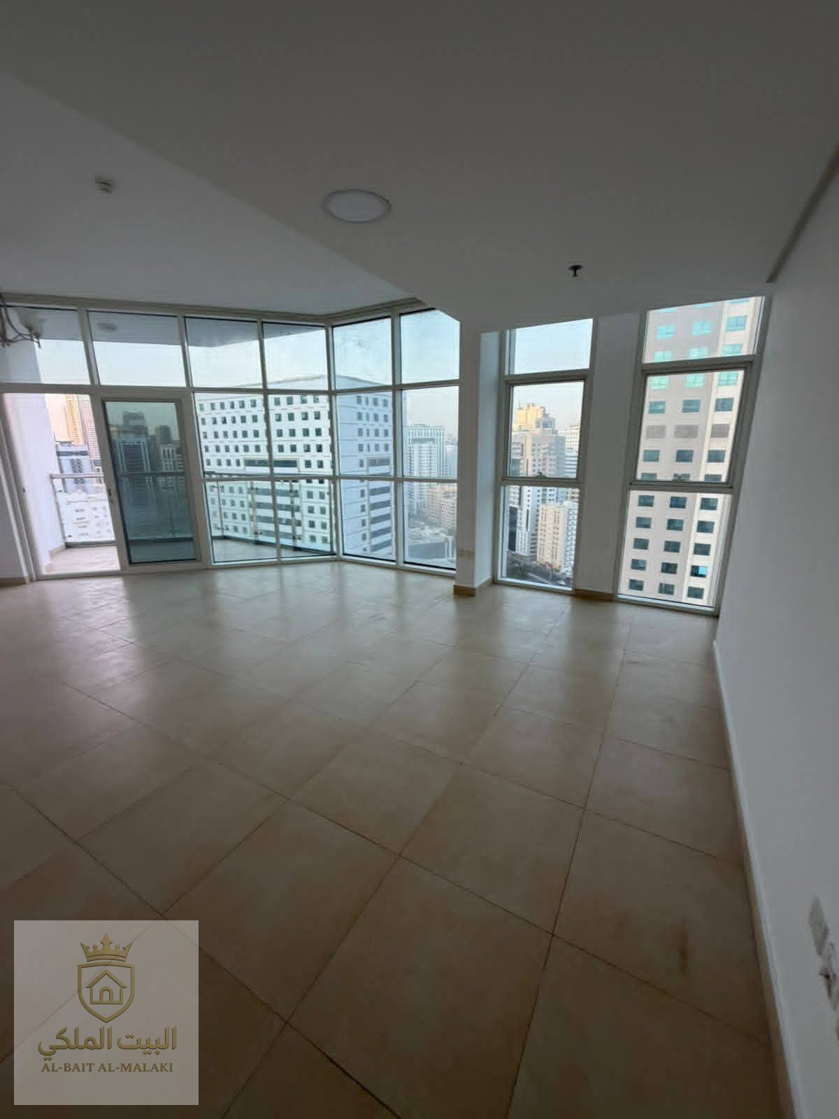 Cooperation on the exit of Dubai completely Three rooms, a living room, 3 bathrooms with a wall cabinet, distinctive spaces, a laundry room Without administrative fees With Parkin Free Open ruins