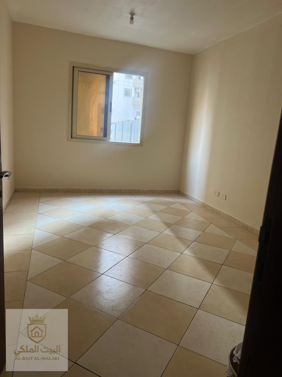 Room and lounge in Al Qasimia Al-Nad A large area Its ruins are open and beautiful Payment facilities With the universe A special and beautiful location