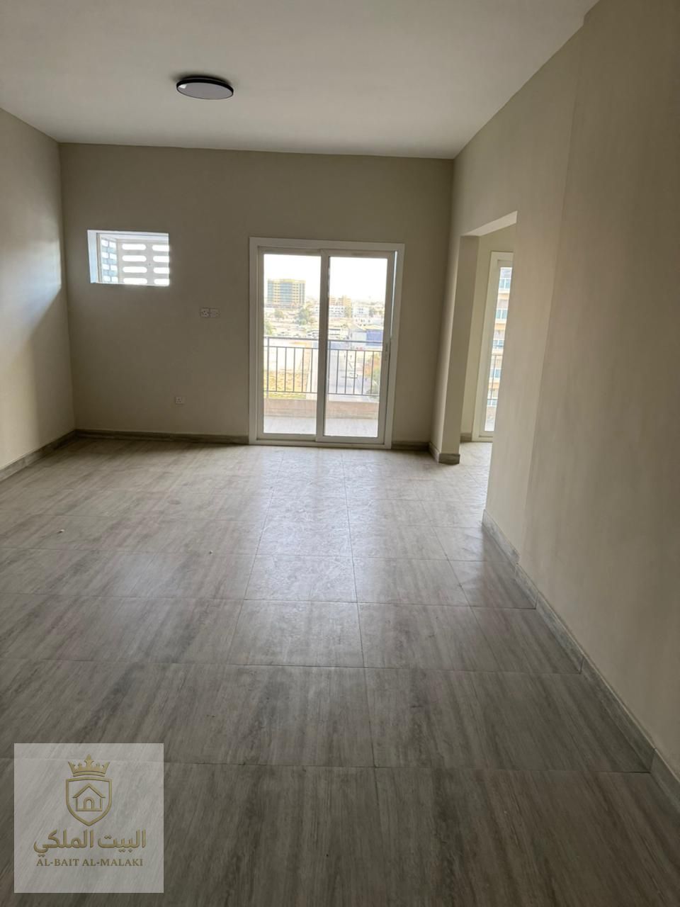 Three rooms and a large living room The first resident Asplet adaptation On Al-Uhda Street Exactly on the exit of Dubai With a wide universe