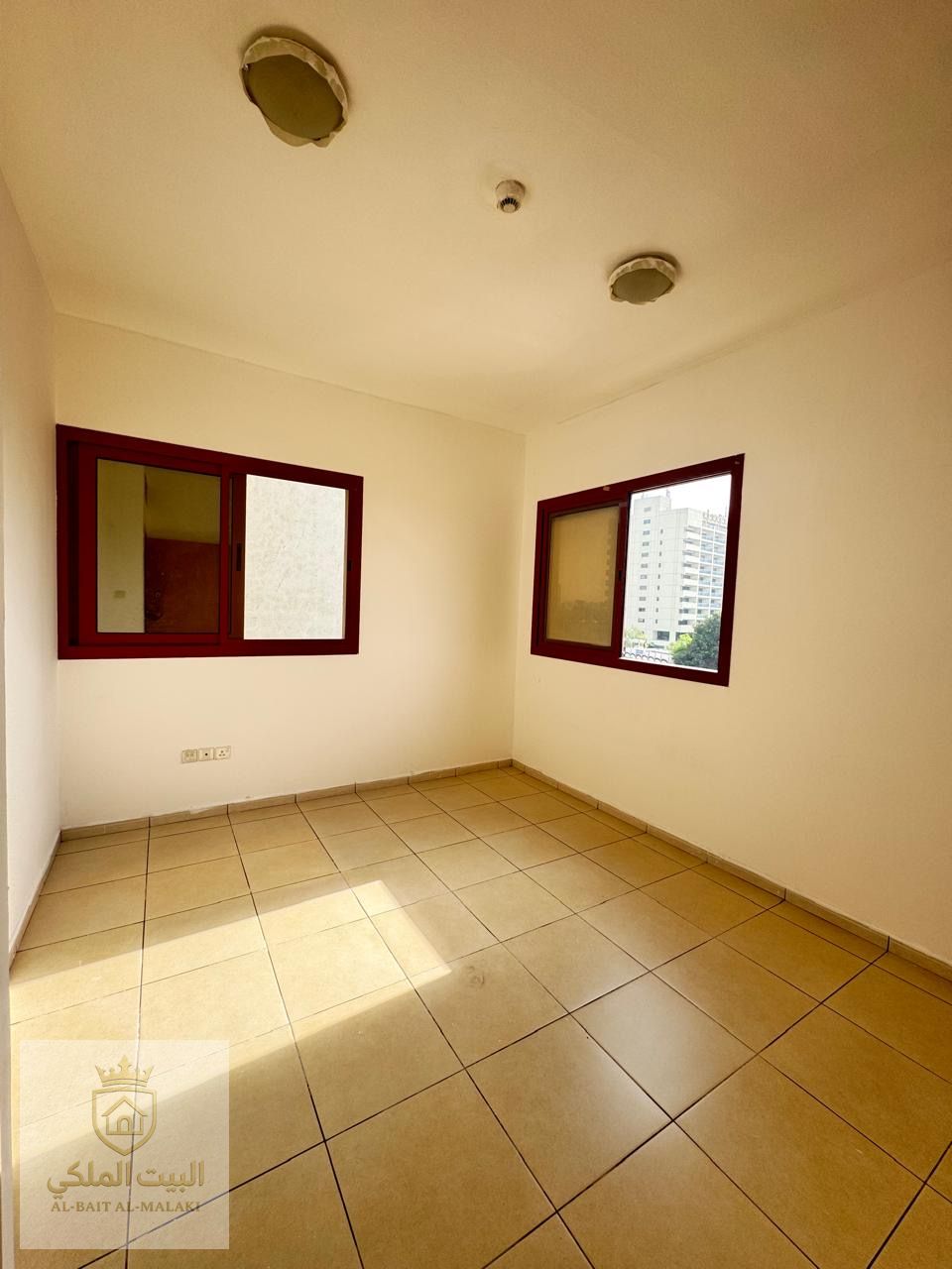 One-bedroom apartment with a spacious layout at a special price, located in a family building with excellent cleanliness and an open view.