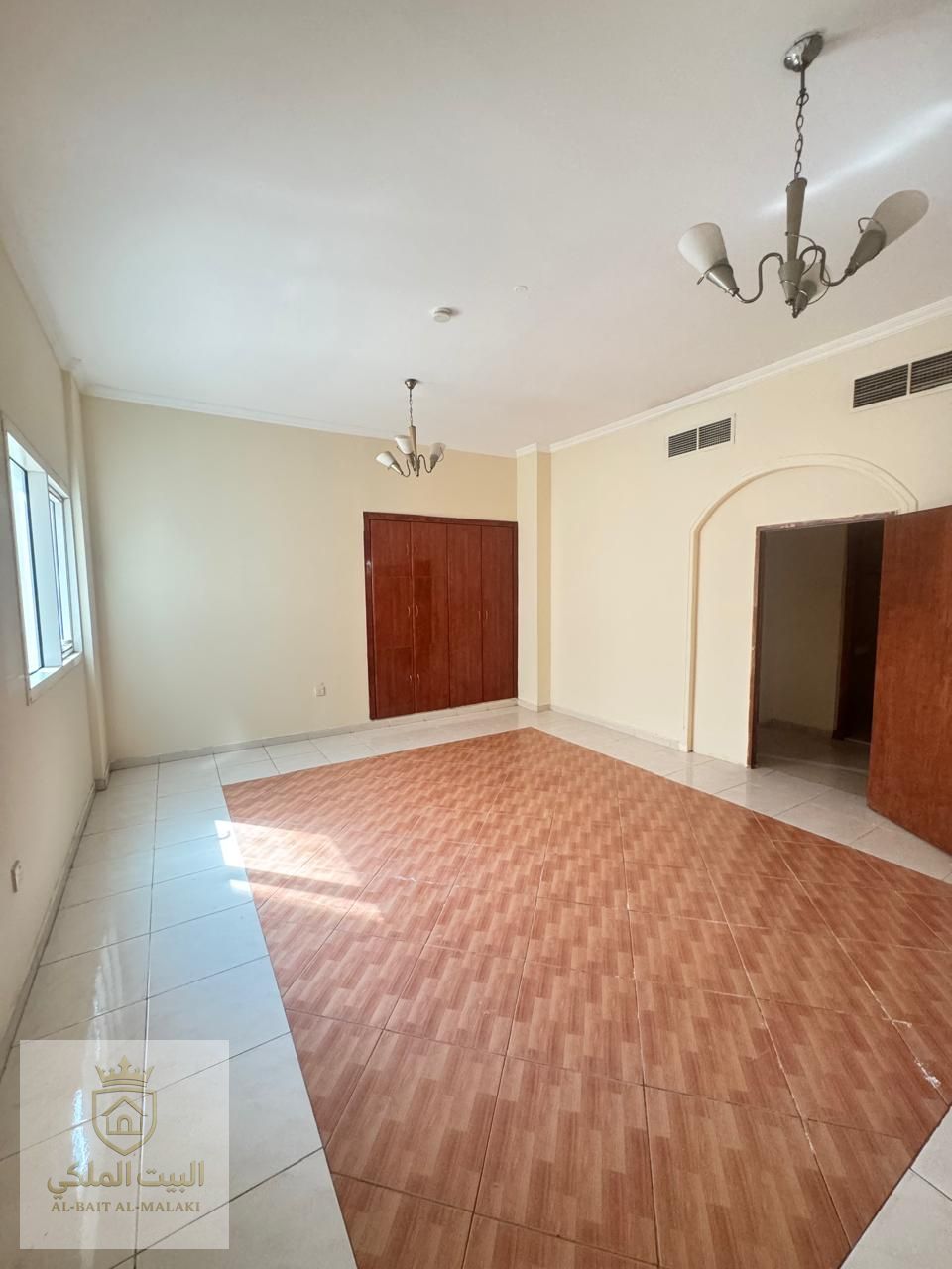 Two bedrooms and a living room in Al Qasimia, Al Nud, spacious area, free parking and air conditioning provided by the owner.