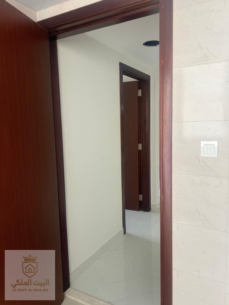 A room, a hall and a balcony in cooperation on the Dubai exit completely A new building, the first resident With Parkin Free Its ruins are open and beautiful The age of the building is one month A large area