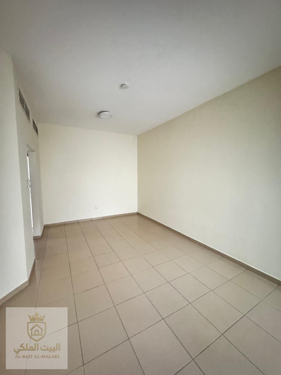 Room and lounge in cooperation with Balcon A large area Exactly on the exit of Dubai