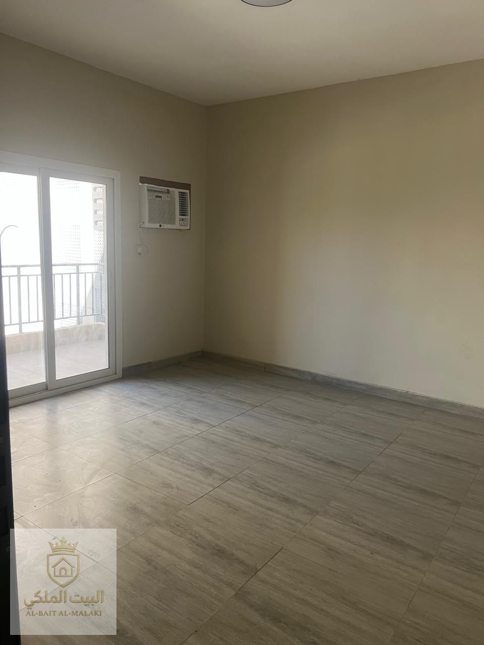 Two rooms, a living room and a balcony in Al-Majaz 2 With a special look