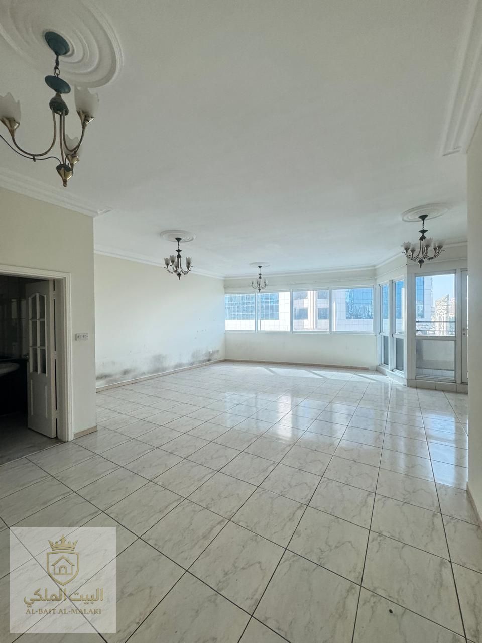 A spacious and elegant apartment for rent featuring three bedrooms, a living room, a small maid’s room, and a separate laundry room. The apartment includes a balcony with a stunning sea view, creating a relaxing and refreshing living environment.