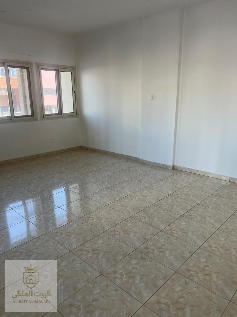 Office for rent in Al Majaz 1, ready to go, prime location, price 45,000, spacious area, excellent view