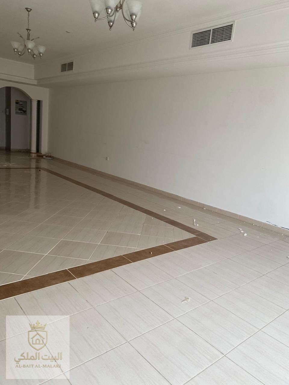 Three rooms and a lounge in cooperation, a large space for adaptation to the owner and payment facilities