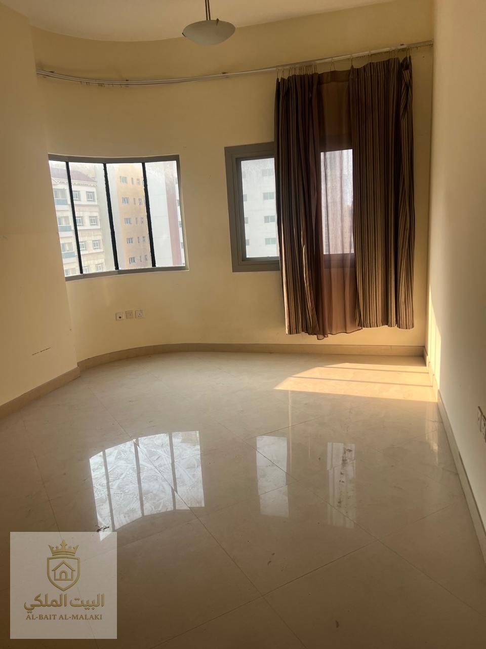 Two rooms and a lounge in cooperation on the exit of Dubai, a large space and payment facilities