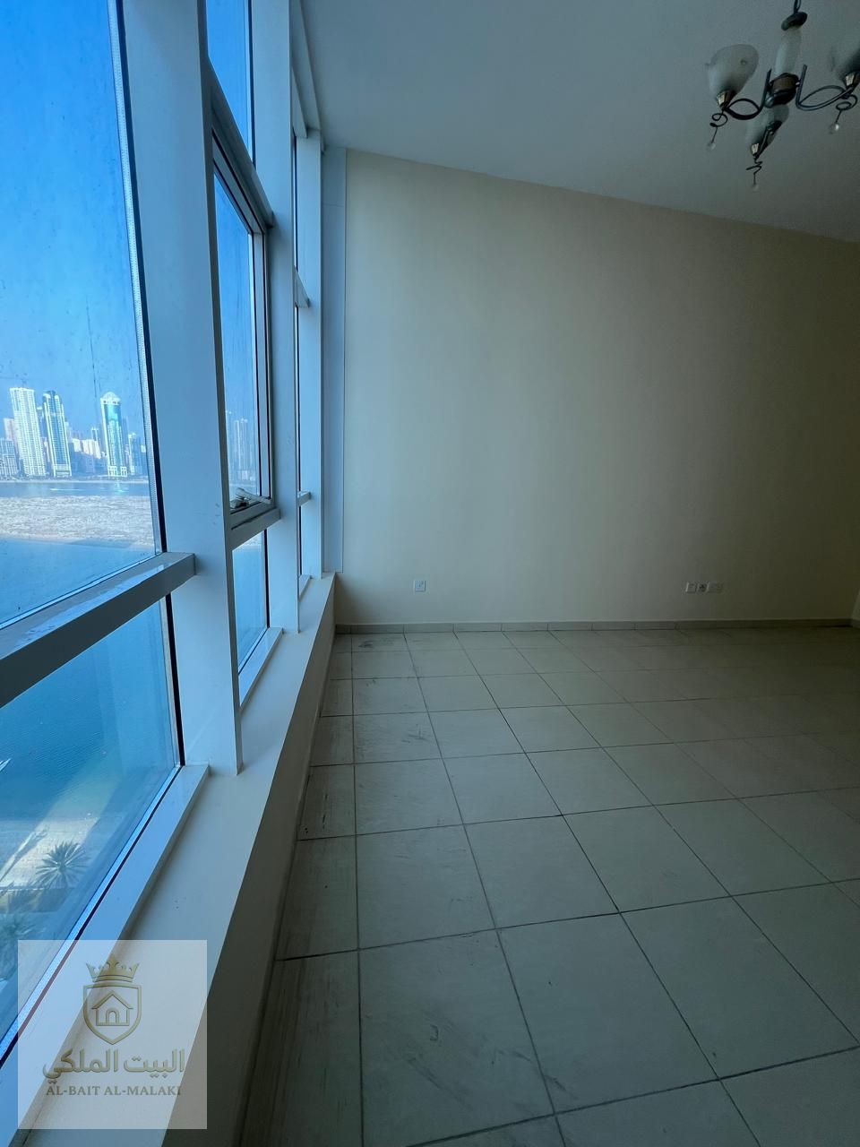 Room and lounge in cooperation, sea view, large area, payment facilities