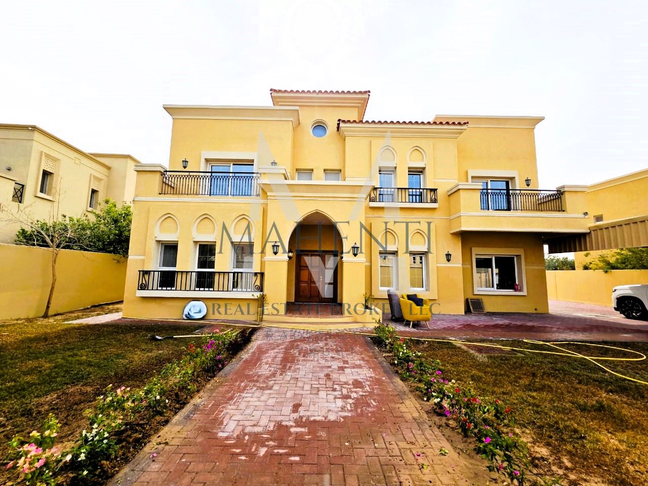 Vacant Ready to Move | 5 bedrooms plus maid Room Villa in Peaceful Place