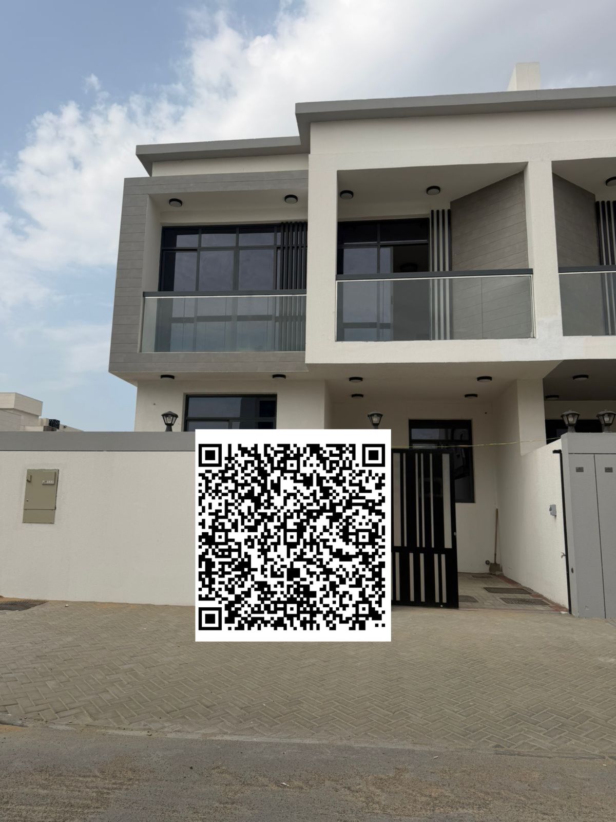 Luxury Six-Bedroom Villa for Sale with Seven Bathrooms and Spacious Layout