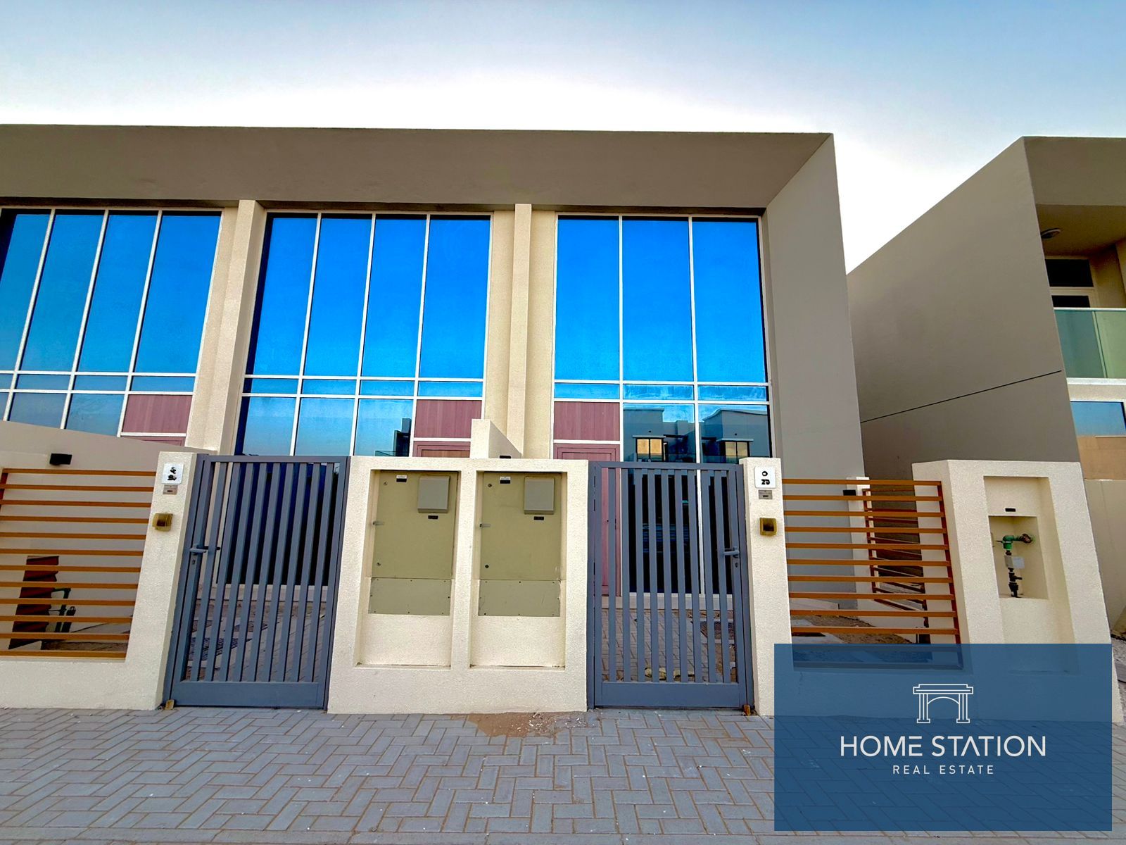 STYLISH 1-BEDROOM LOFT TOWNHOUSE | PREMIUM FINISHES | READY TO MOVE IN