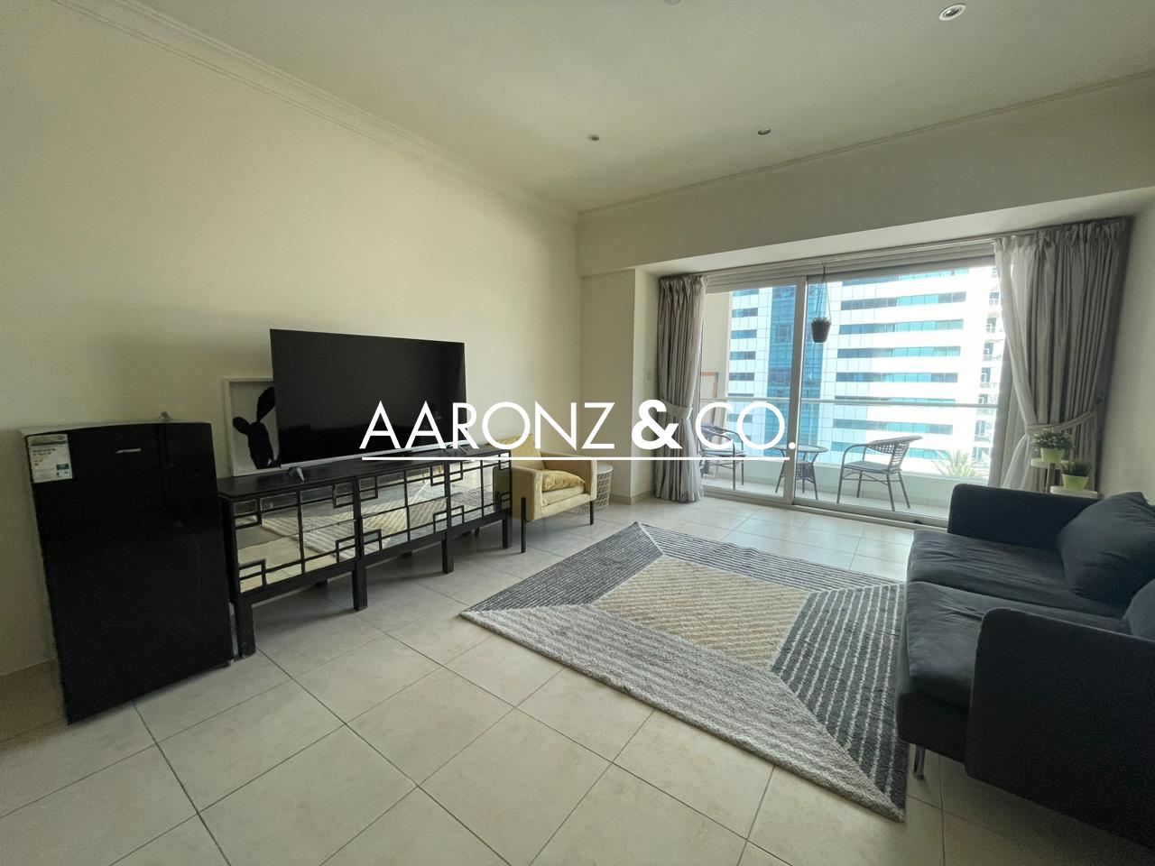 Vacant | Unfurnished | Fitted Kitchen | Mid Floor